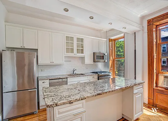 Rented by Warburg | media 10