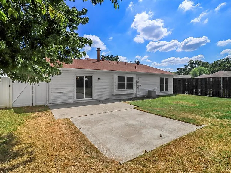 2601 Knoll Trl — Photo 19