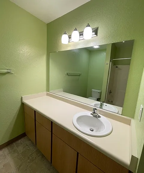 1665 Russell Ave — Photo 14