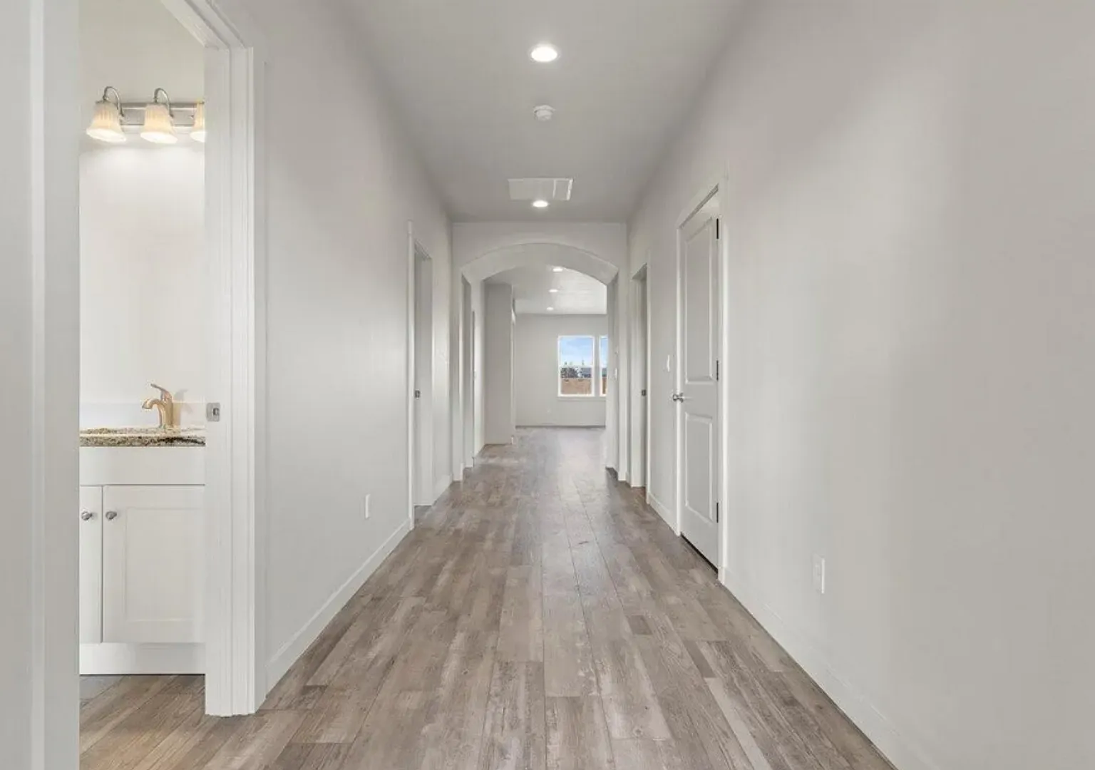 Gorgeous Modern Living In Nw Redmond!! — Photo 2