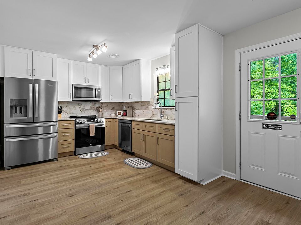1st image of 134 Woodberry Ct