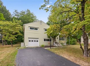 13 Merrick Rd, Poughkeepsie, NY 12603