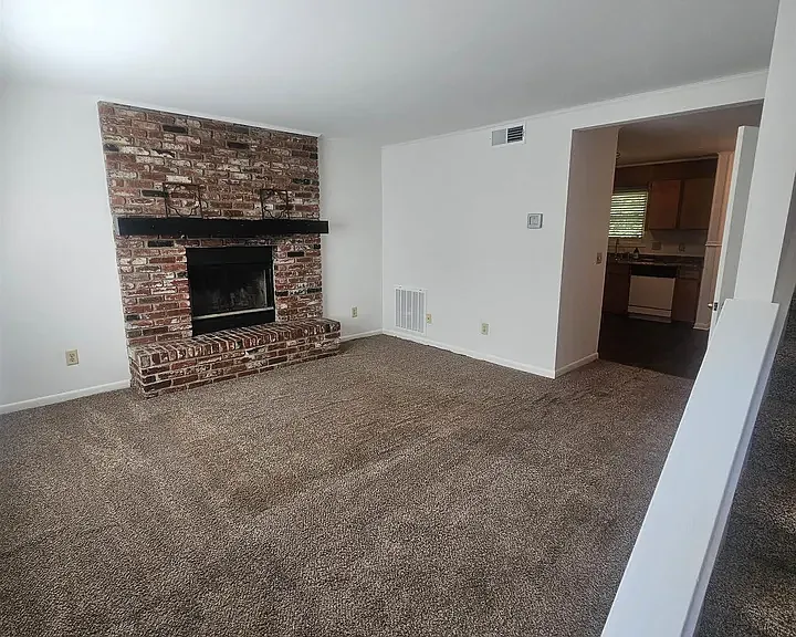601 Picadilly Sq — Photo 2
