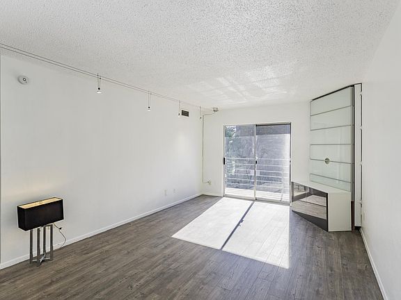 5th image of 4211 Holland Ave #208