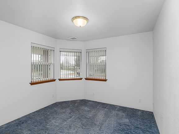 4th image of 631 Olallie Cir SE