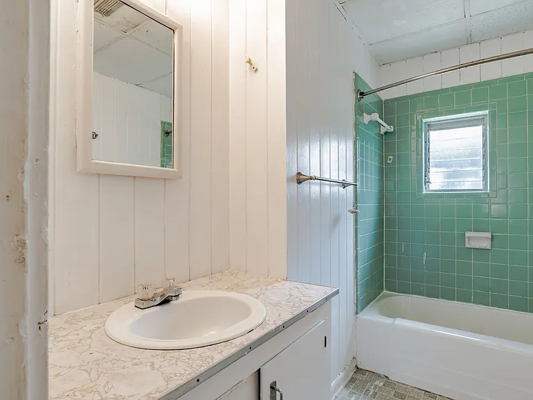 310 Stanley Ave — Photo 25