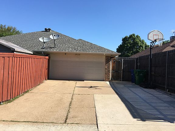 3rd image of 1922 Espinosa Dr