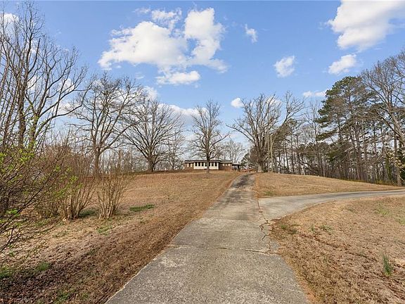 4th image of 5825 Vaughn Rd