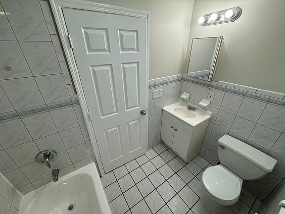 4th image of 305 S 6th St Floor 1