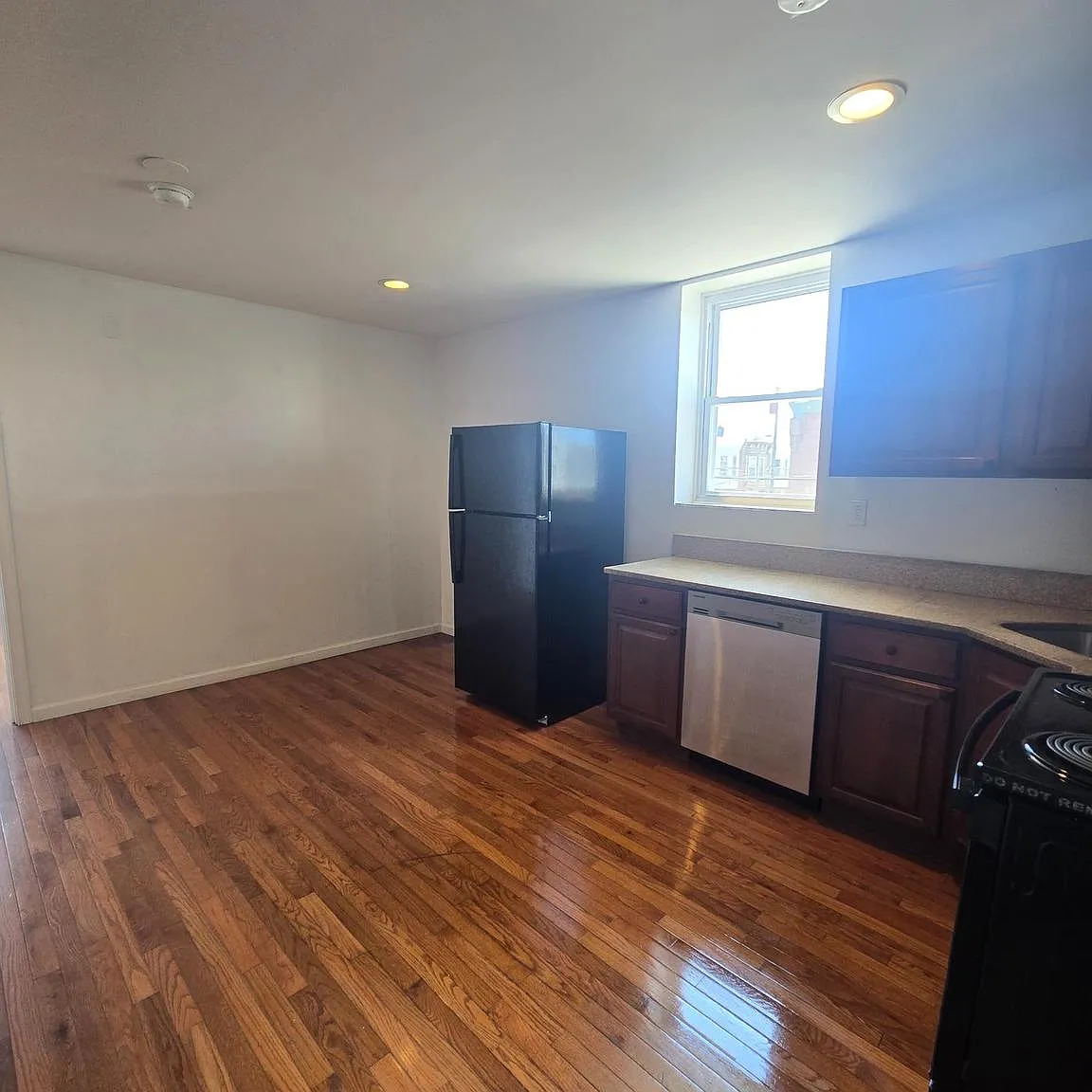 2 bed, 1.0 bath, 950 sqft, $1,500 — Photo 4