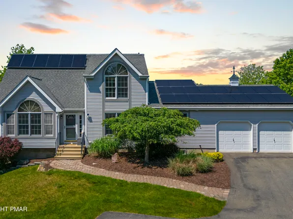 125 English Ivy Ct, Long Pond, PA 18334