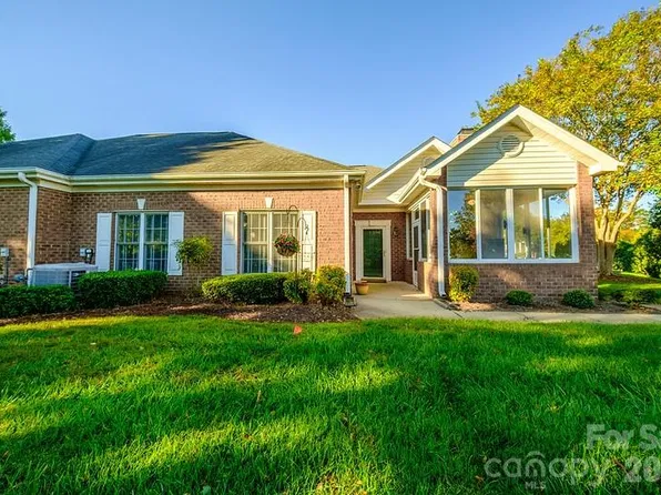 8562 Highland Glen Dr, Charlotte, NC 28269