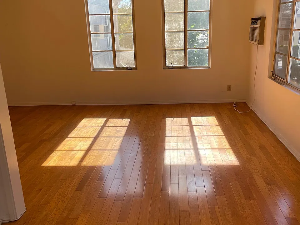 122 N Pass Ave #4