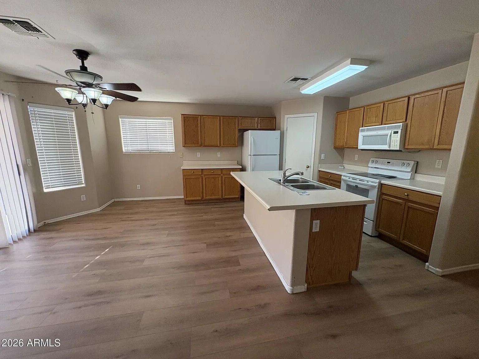 4 bed, 3.0 bath, 2260 sqft, $2,000 — Photo 4