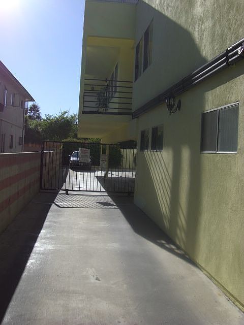 2nd image of 4925 Coldwater Canyon Ave