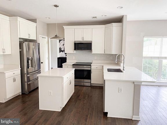 2nd image of 160 Aden Dr