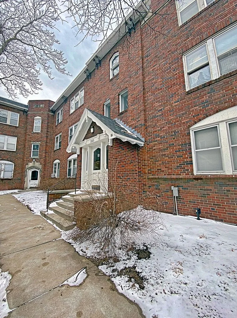 Jones Ansonia Apartments — Photo 2