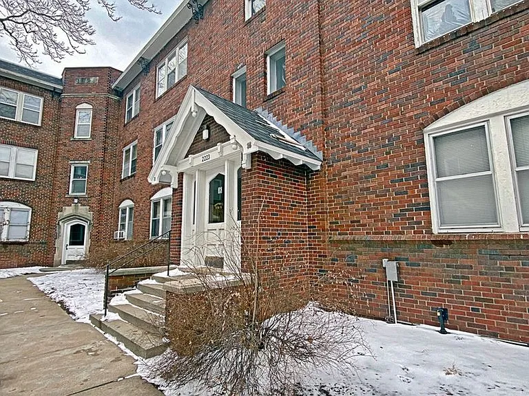 2221 Jones St — Photo 3