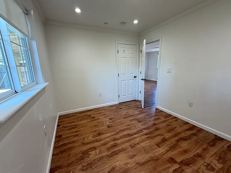 1761 Parkmoor Ave — Photo 11