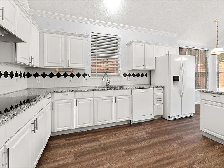 2324 Dyers Oak Dr — Photo 7