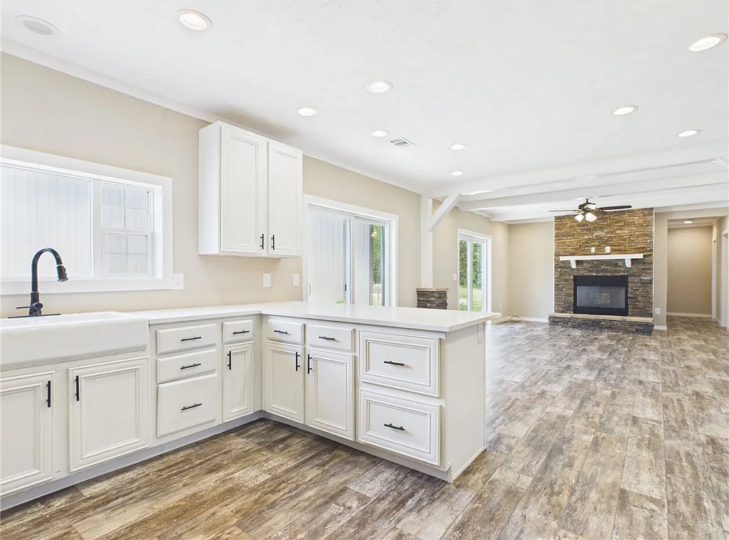 3 bed, 2280 sqft, $2,000 — Photo 1