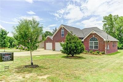 1st image of 409 Beaumont Dr