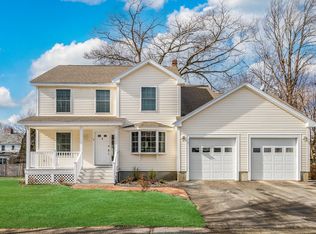 10 Blueberry Rd, Cape Elizabeth, ME 04107