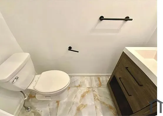 1224 Wallace St — Photo 3