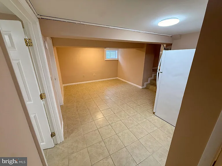 7104 Adelphi Rd — Photo 32