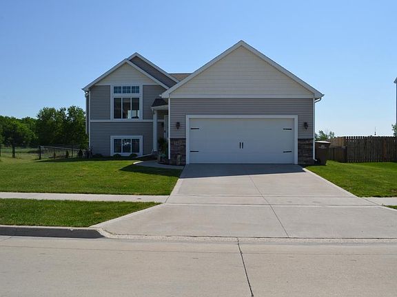 2nd image of 3405 Hawthorn Dr SW