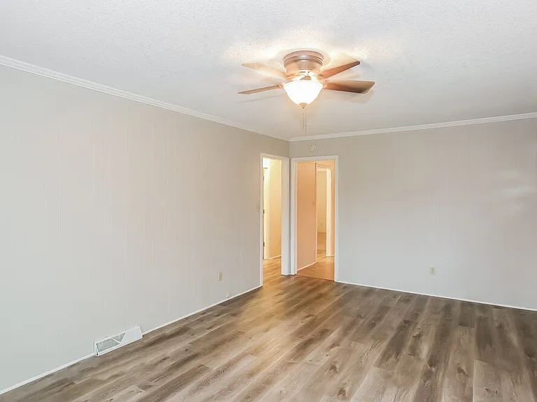 125 Pinevale Dr — Photo 5