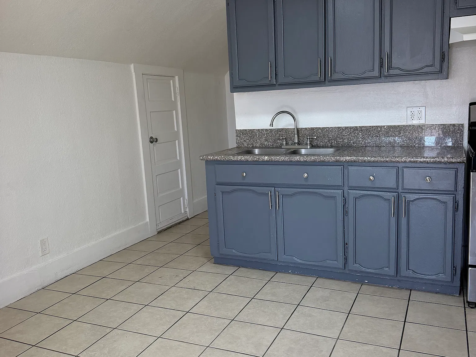 3 bed, 900 sqft, $2,750 — Photo 4
