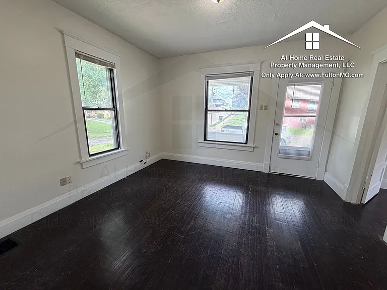 217 W 6th St — Photo 2