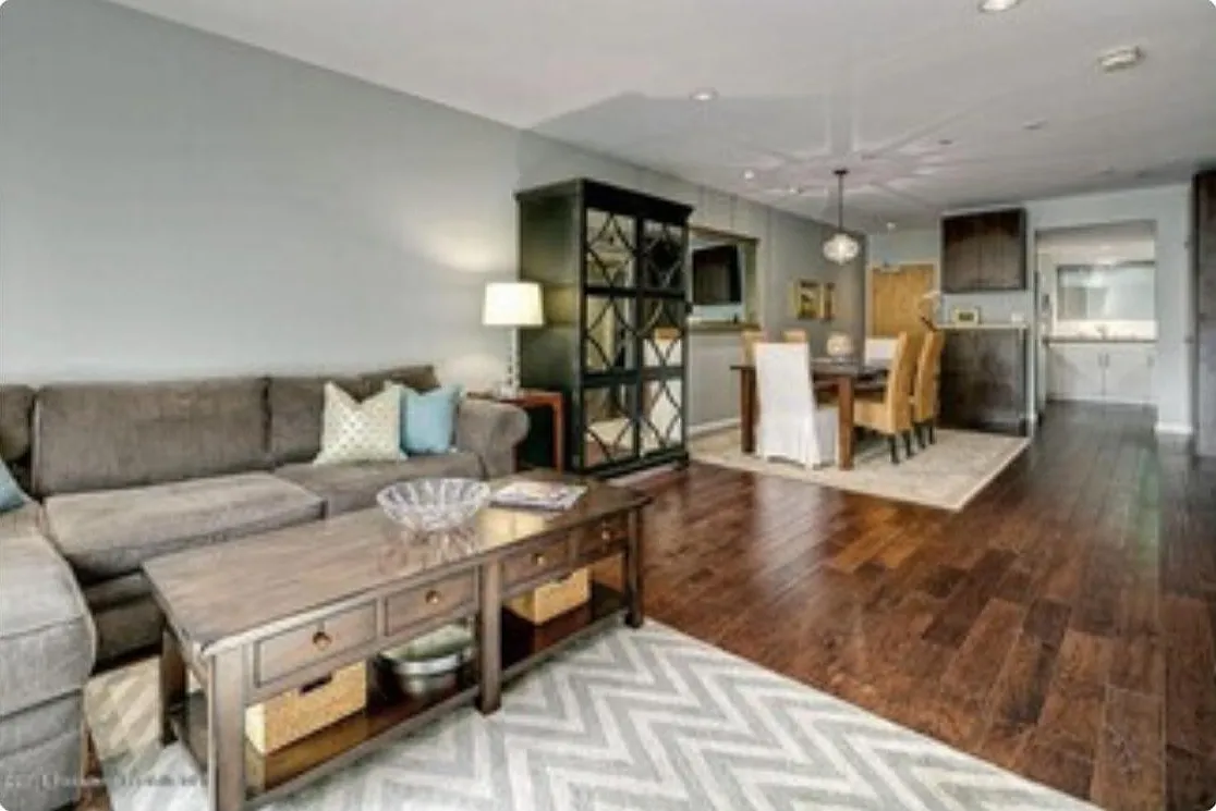159 W Green St — Photo 3