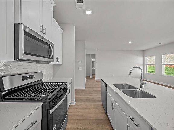 5th image of 831 Penfold Point