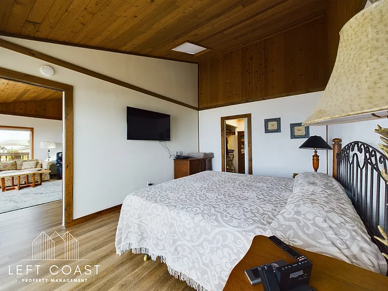 1033 NW Inlet Ave — Photo 21