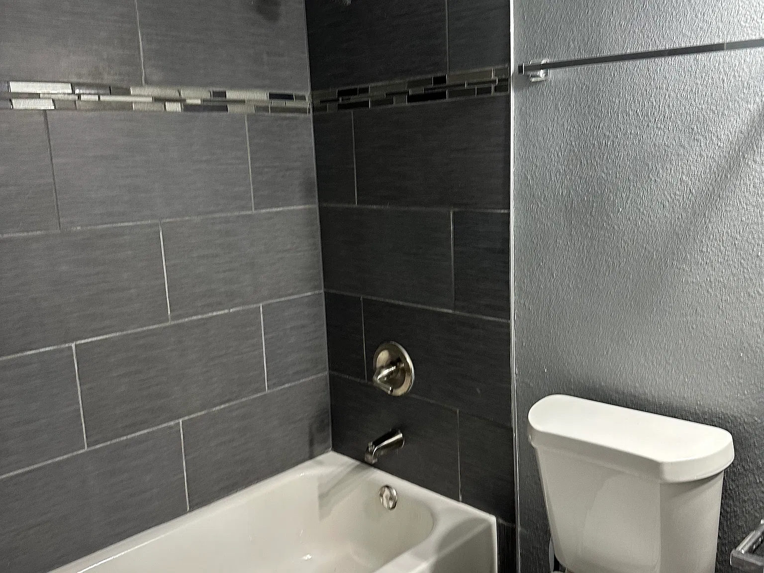 311 Glamis Ave — Photo 2