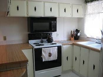 4th image of 173 NE Emerald Dr
