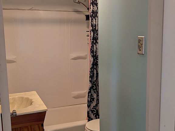 5th image of 36 Edward St APT 1