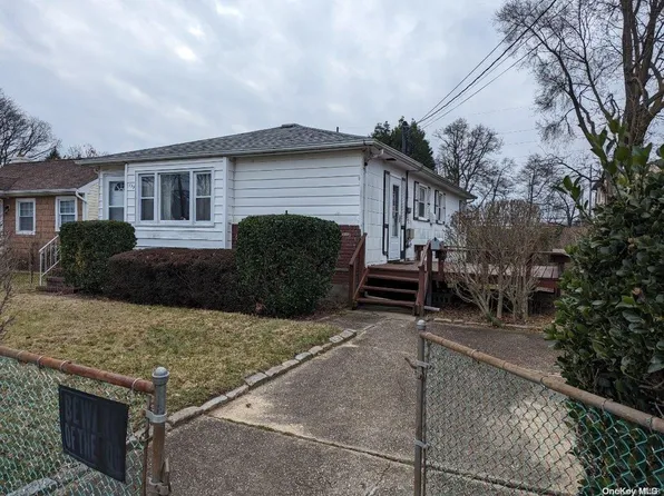 159 N 9th Street, Lindenhurst, NY 11757