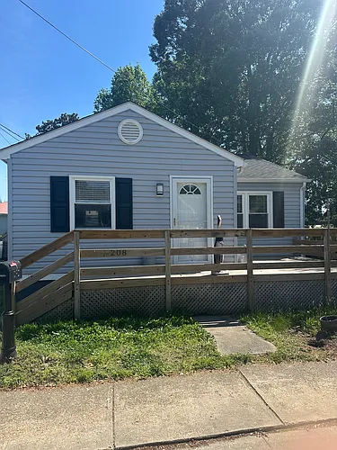208 Franklin St Photo 1