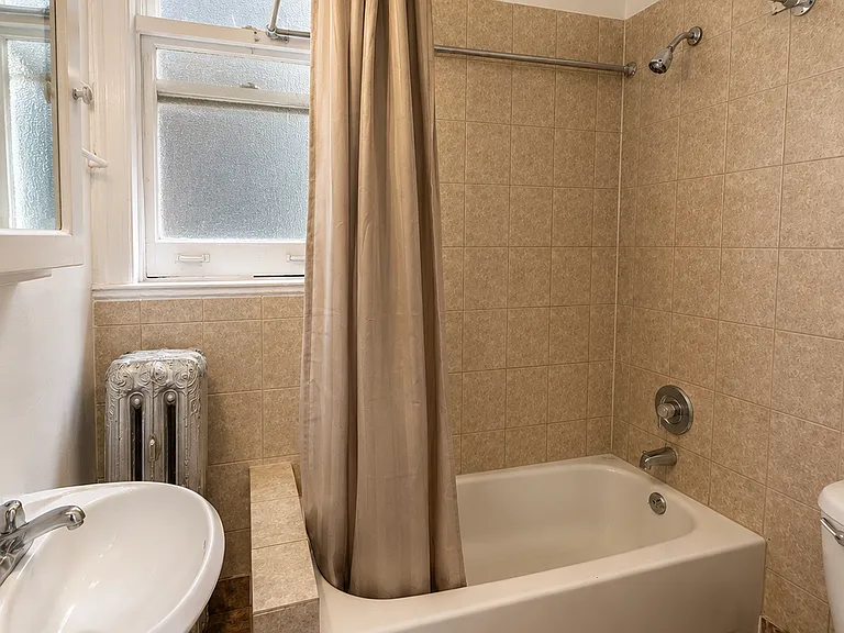 668 W Sheridan Rd #2 — Photo 14