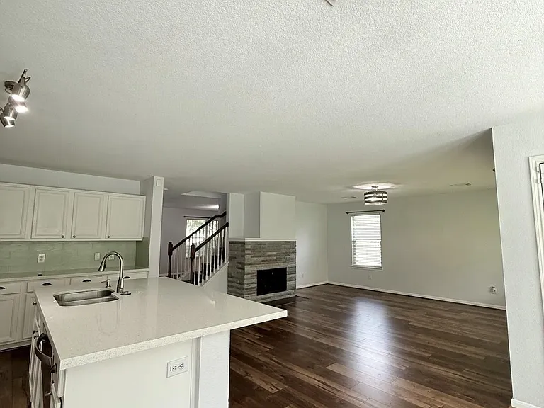 2219 Gable Hollow Ln — Photo 10