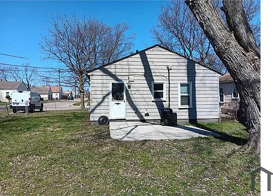 13754 Hendricks Ave — Photo 6