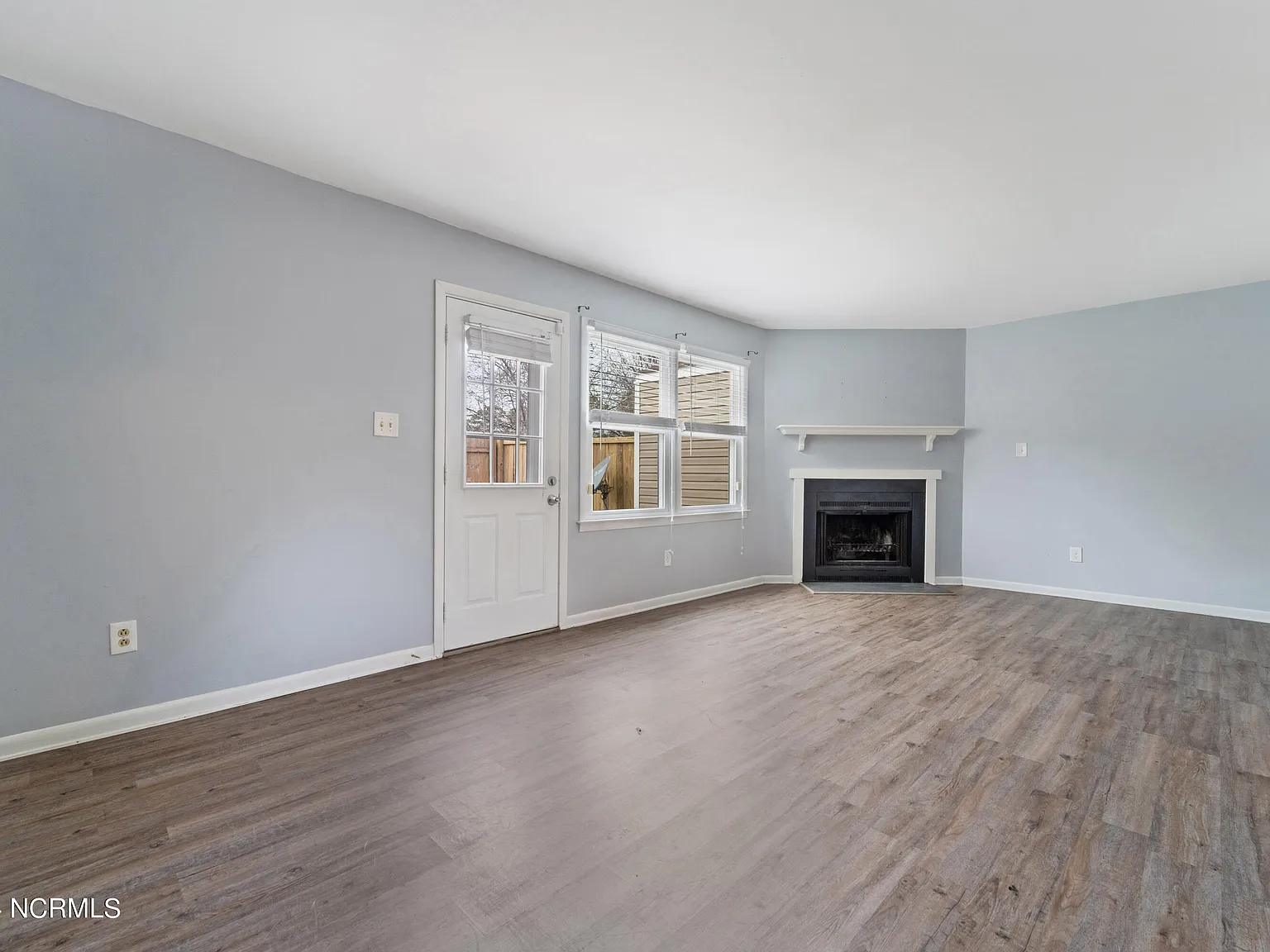 3 bed, 2.5 bath, $1,295 — Photo 4