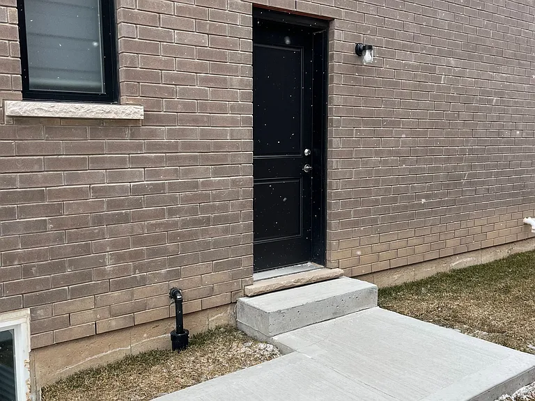 84 Acacia Rd #LOWER — Photo 2