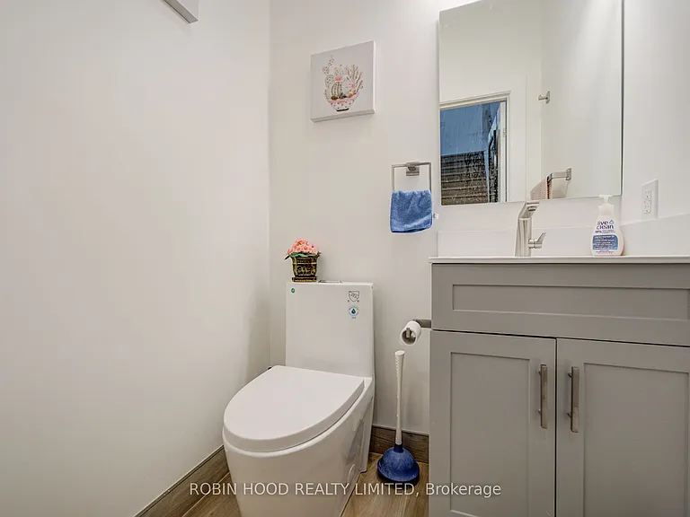 124 Robert St — Photo 23