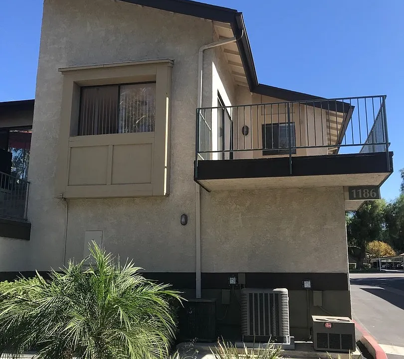 1186 E Lugonia Ave