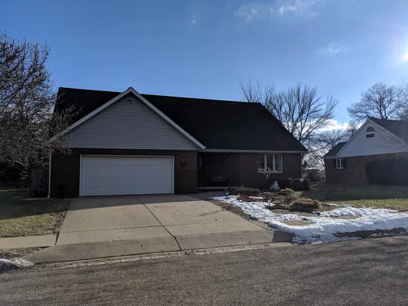 110 E Ripley St, Tremont, IL 61568