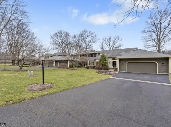 40 Hunters Cir, Tewksbury Twp., NJ 08833